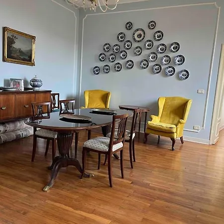 L'attico Del 1600 In Centro 아파트